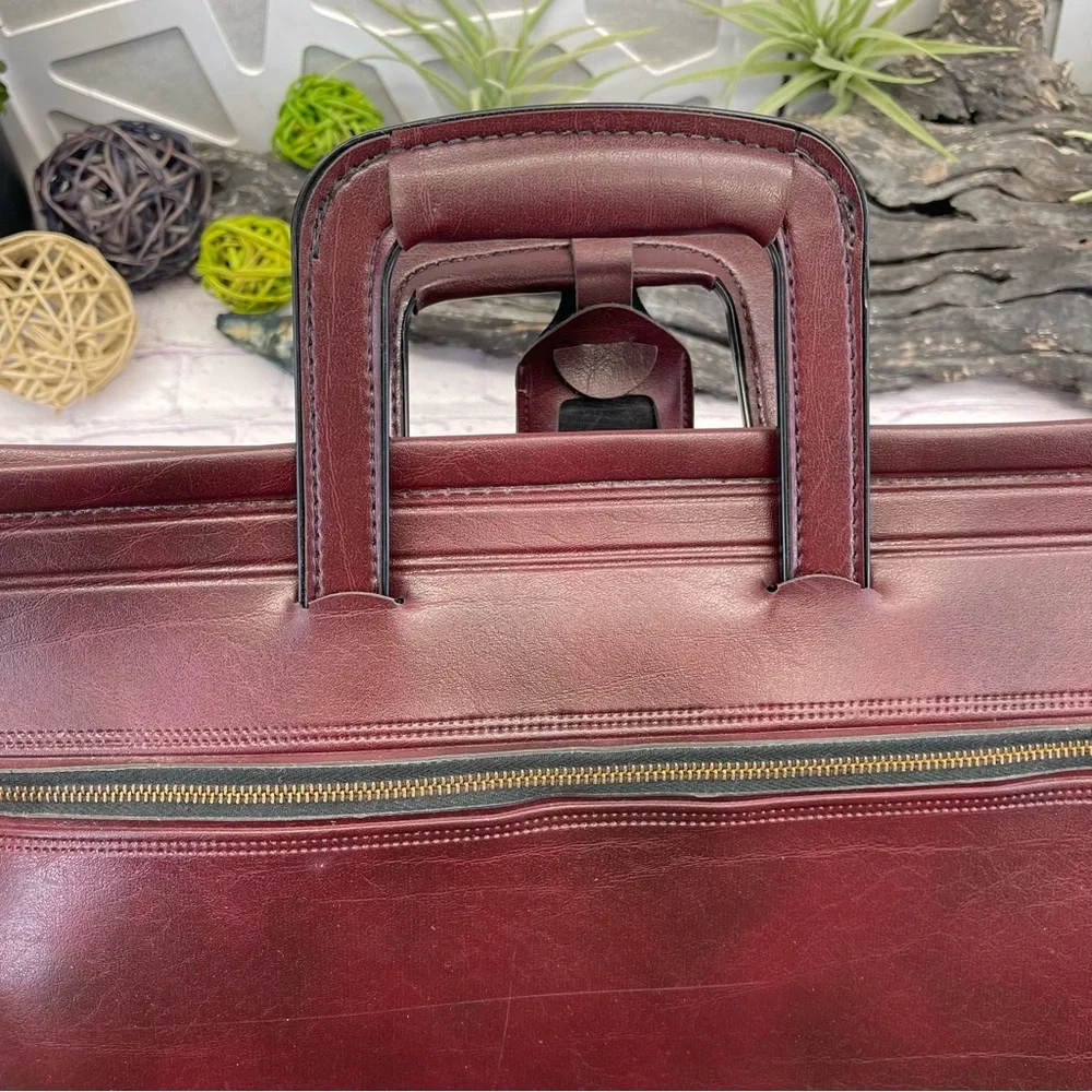 {american portfolio co} Vintage Burgundy Red Leather Attache Briefcase